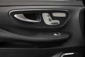 VクラスV220 d アバンギャルド ロング ディーゼルターボ