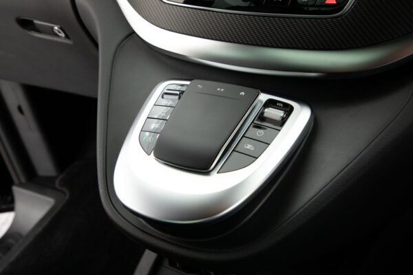 VクラスV220 d アバンギャルド ロング ディーゼルターボ