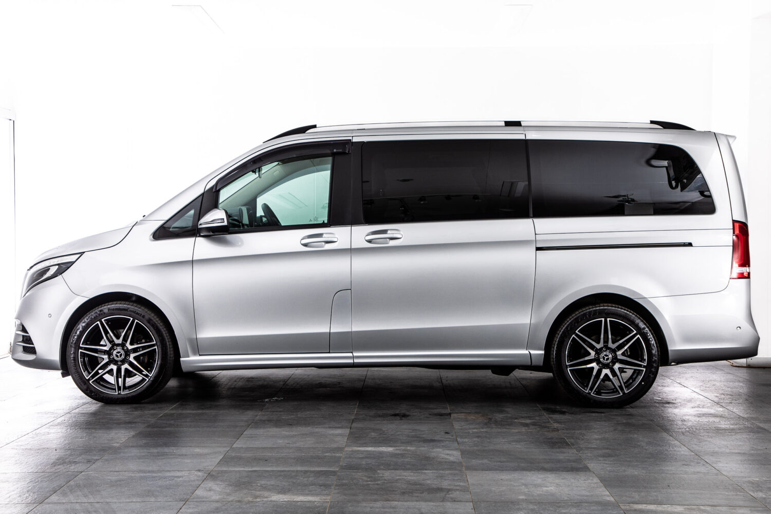 V220d アバンギャルド ロング AMGラインパッケージ ディーゼルターボ