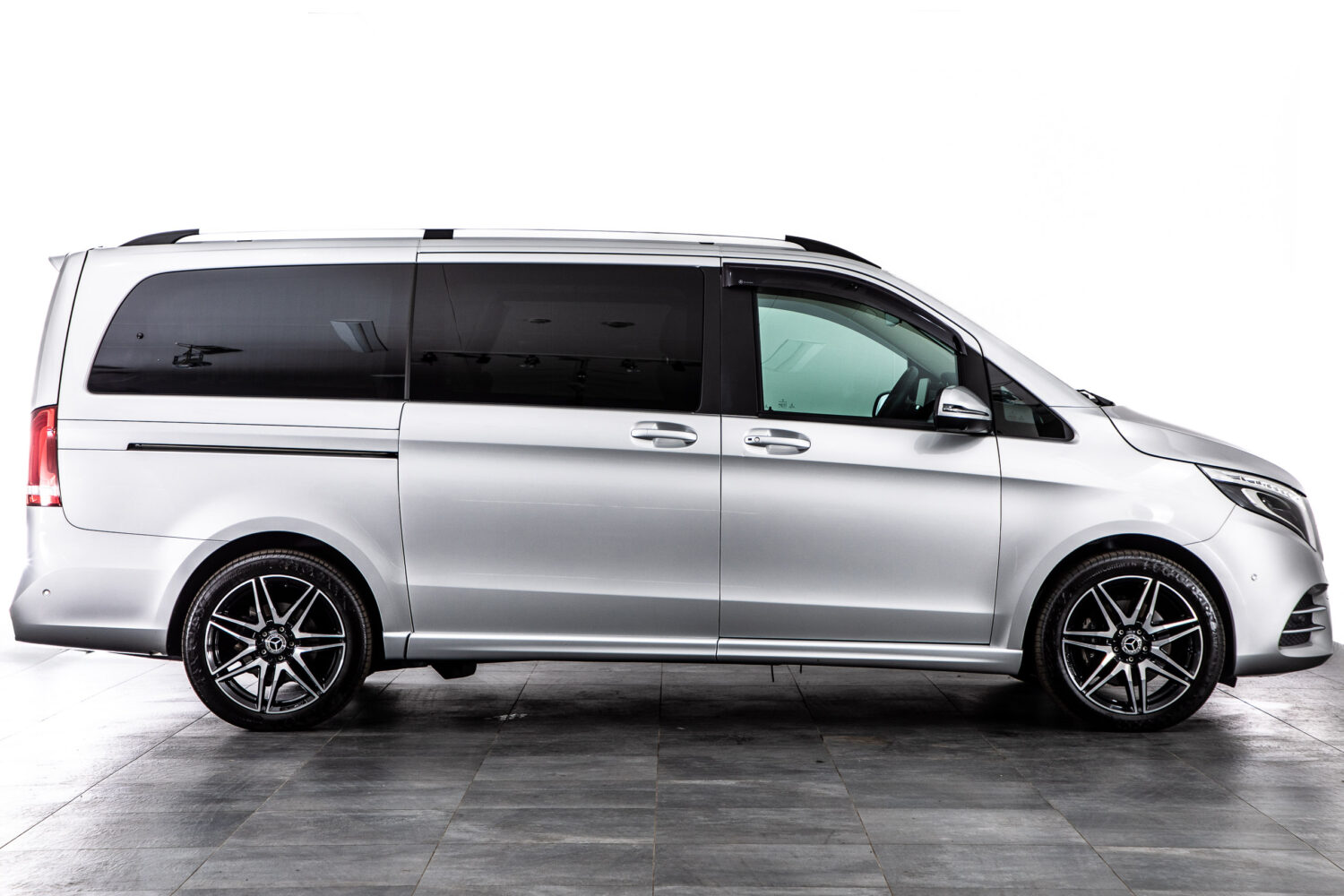 V220d アバンギャルド ロング AMGラインパッケージ ディーゼルターボ