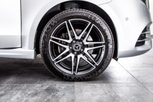 V220d アバンギャルド ロング AMGラインパッケージ ディーゼルターボ