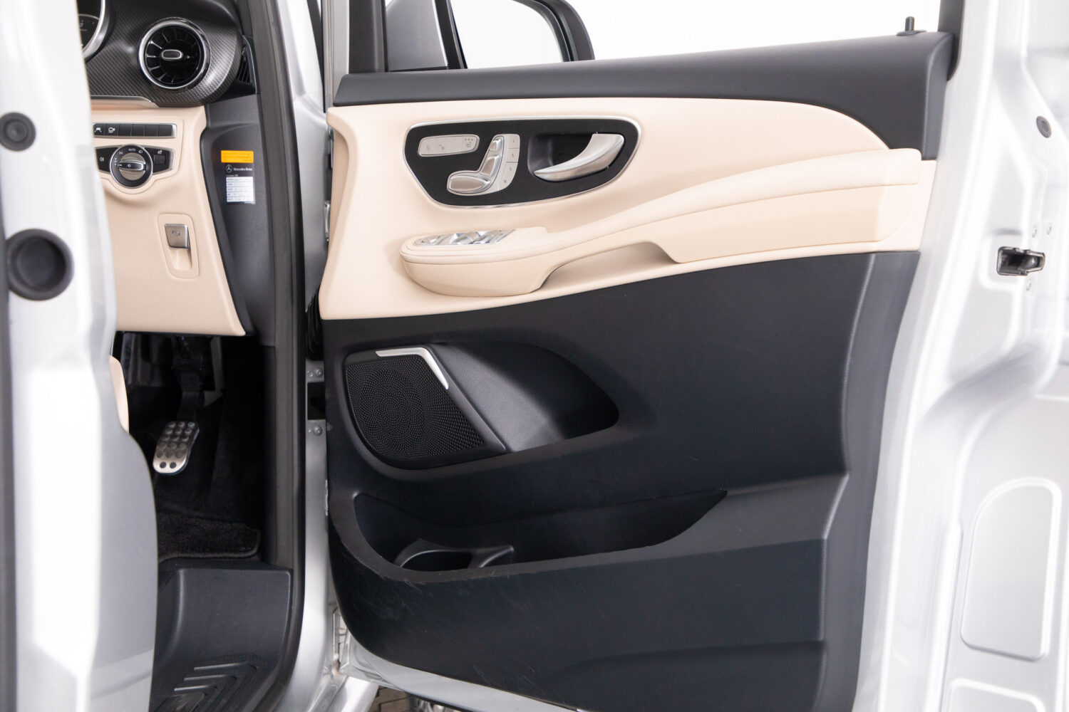 V220d アバンギャルド ロング AMGラインパッケージ ディーゼルターボ