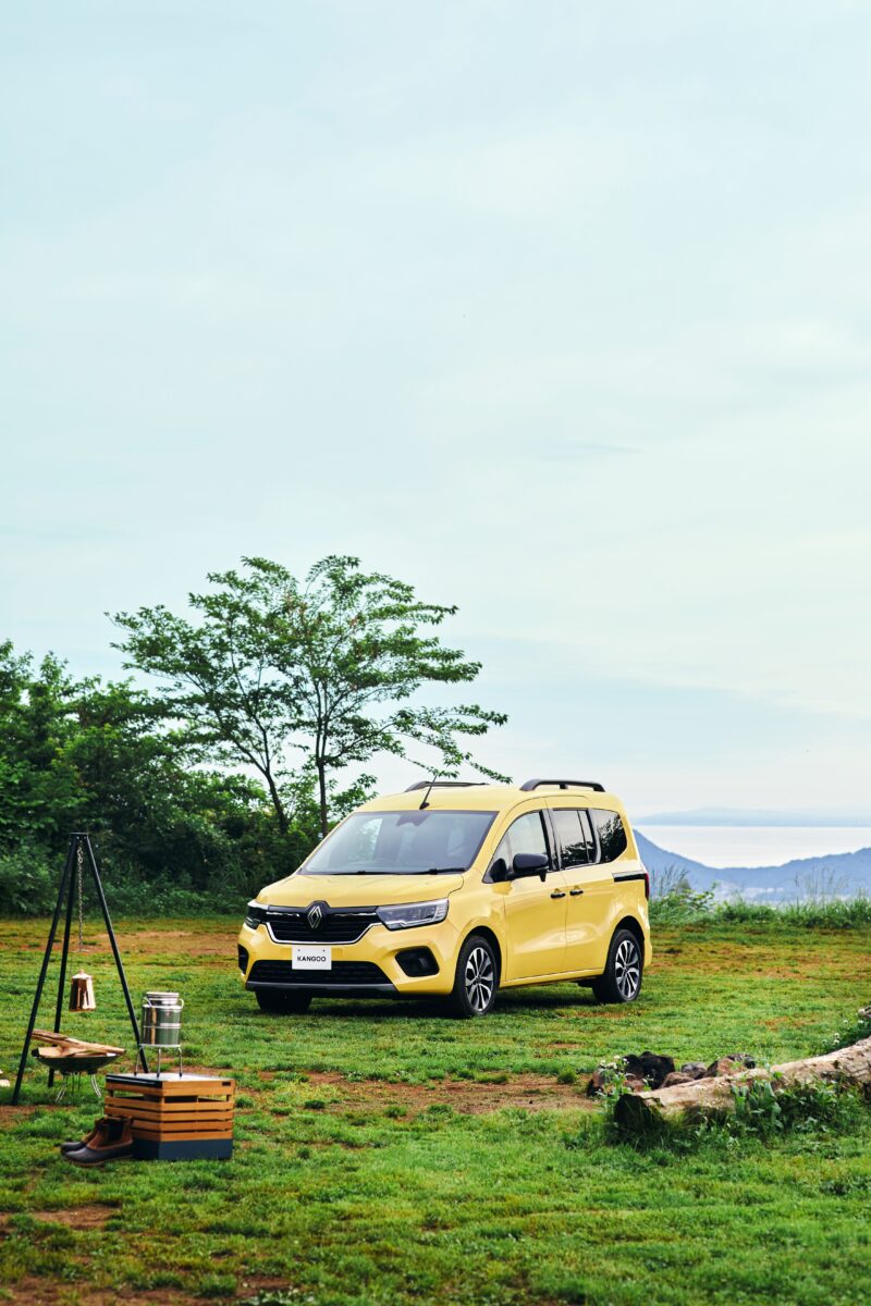 新しいエンブレムを纏う　ルノー・カングー　全モデル同色バンパーの単一グレードへ