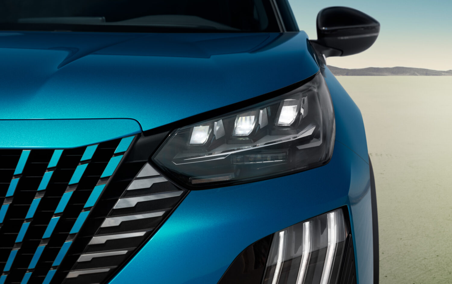 最新デザインと技術を凝縮　プジョー2008GTハイブリッド　サイズ以上の存在感