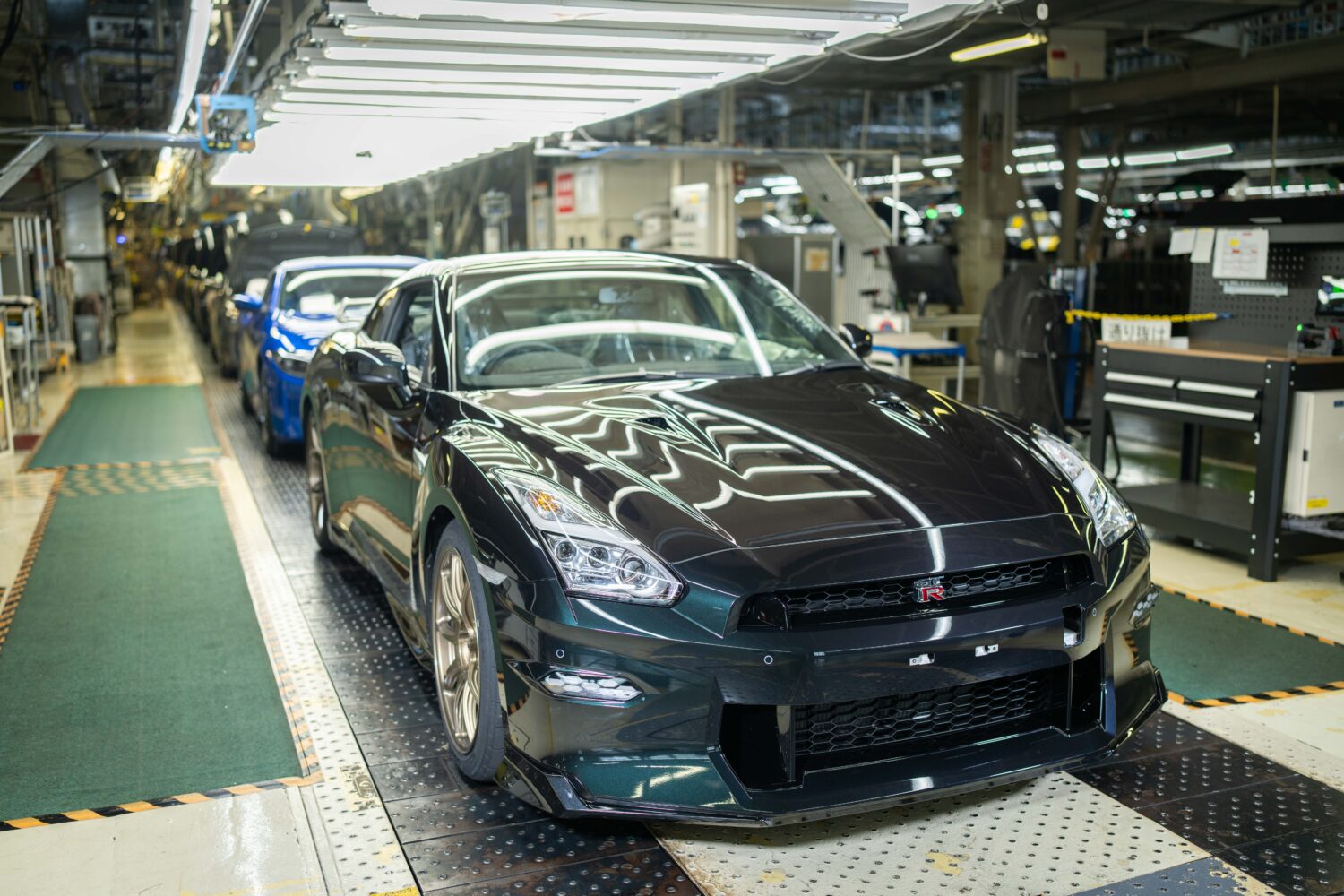 日産R35 GT-R 最終生産車のオフライン式を栃木工場で開催 最後の一台は国内へ