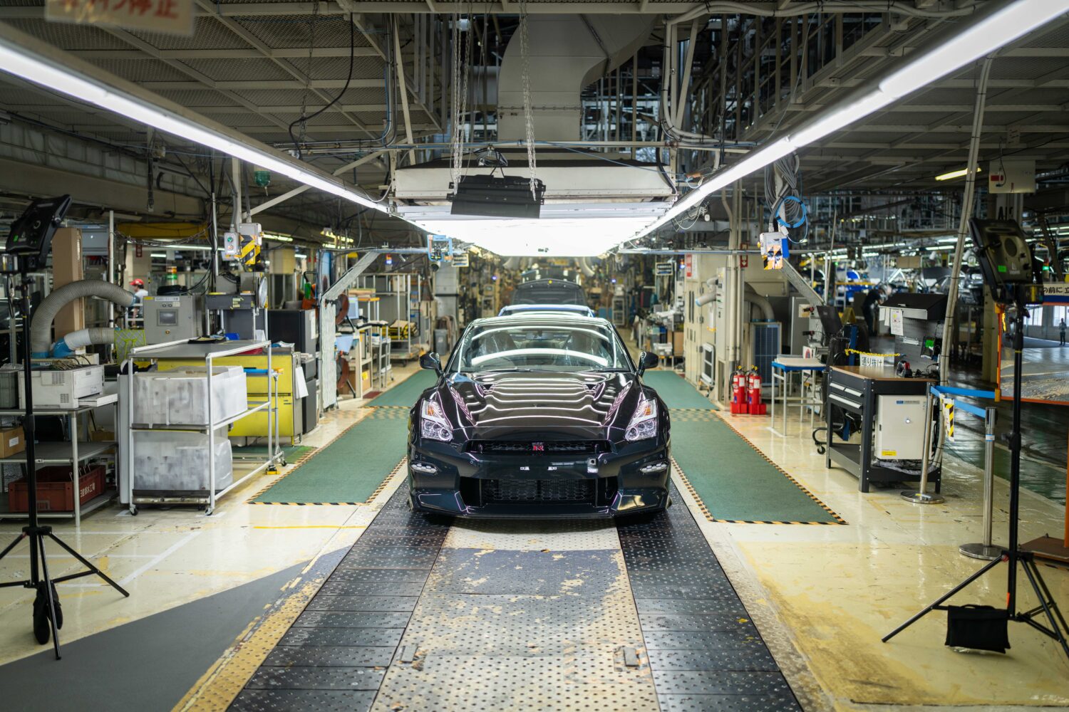 日産R35 GT-R 最終生産車のオフライン式を栃木工場で開催 最後の一台は国内へ