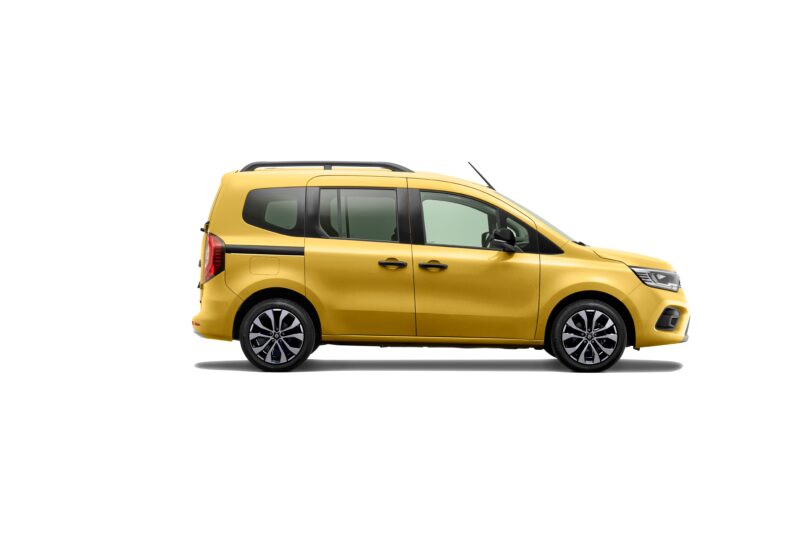 新しいエンブレムを纏う　ルノー・カングー　全モデル同色バンパーの単一グレードへ