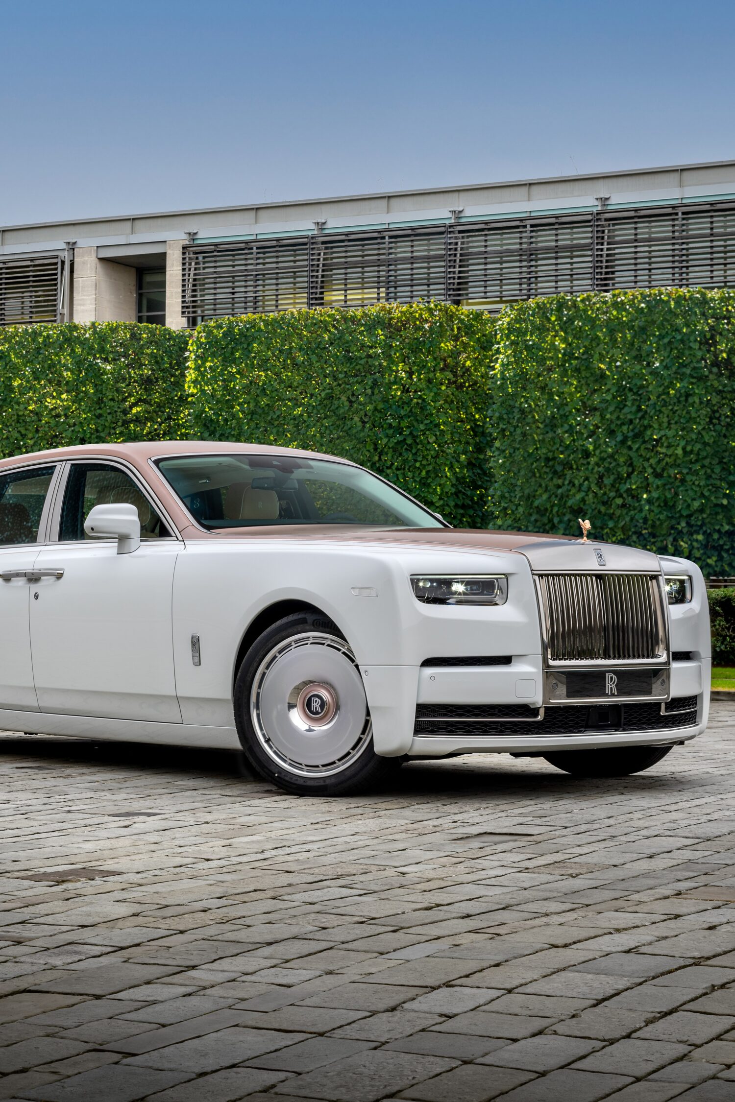 ダンテルは中東のある顧客がお父様への贈り物としてつくったもので、この非常に個人的なプロジェクトはロールス・ロイスのプライベート・オフィス・ドバイを通して実現された。