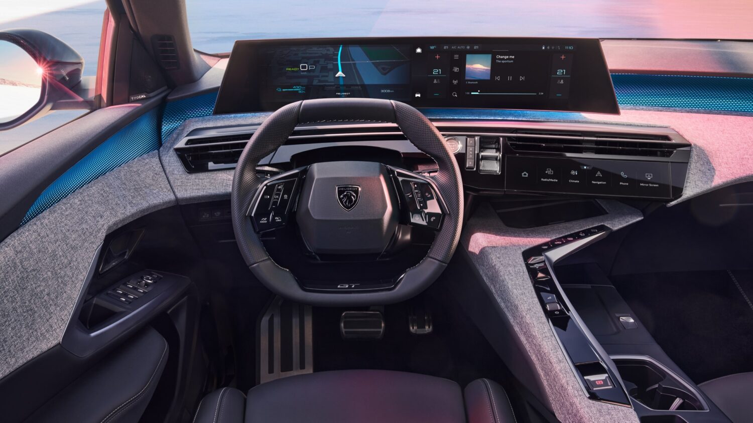 プジョー3008　流麗なエクステリアが特徴のSUV　BEVも追って登場