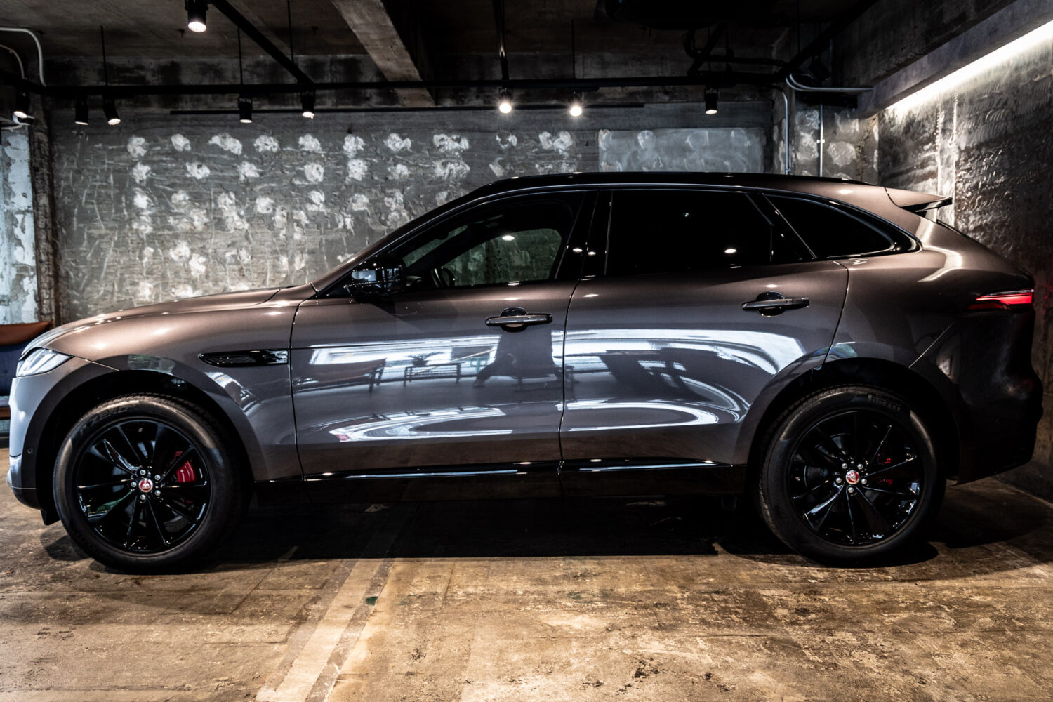 Fペイス Rダイナミック ブラック 2.0L D200 ディーゼル 4WD