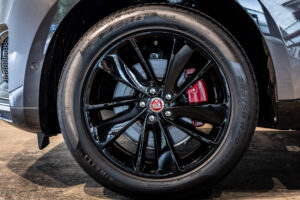 Fペイス Rダイナミック ブラック 2.0L D200 ディーゼル 4WD