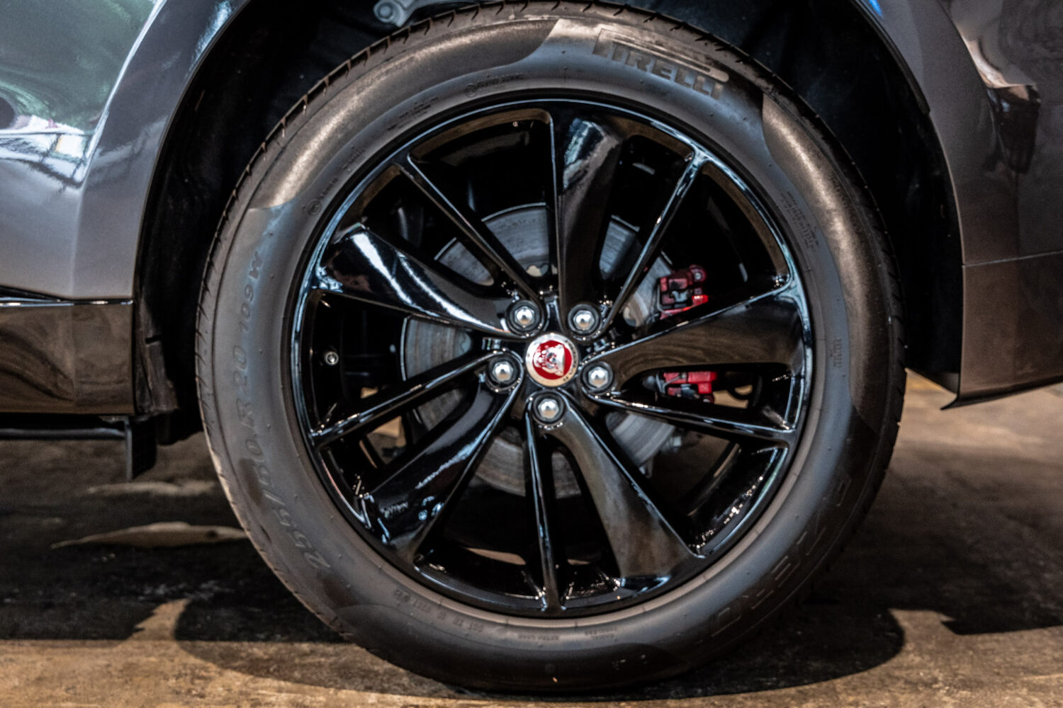 Fペイス Rダイナミック ブラック 2.0L D200 ディーゼル 4WD