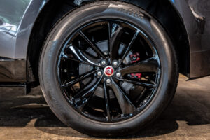 Fペイス Rダイナミック ブラック 2.0L D200 ディーゼル 4WD