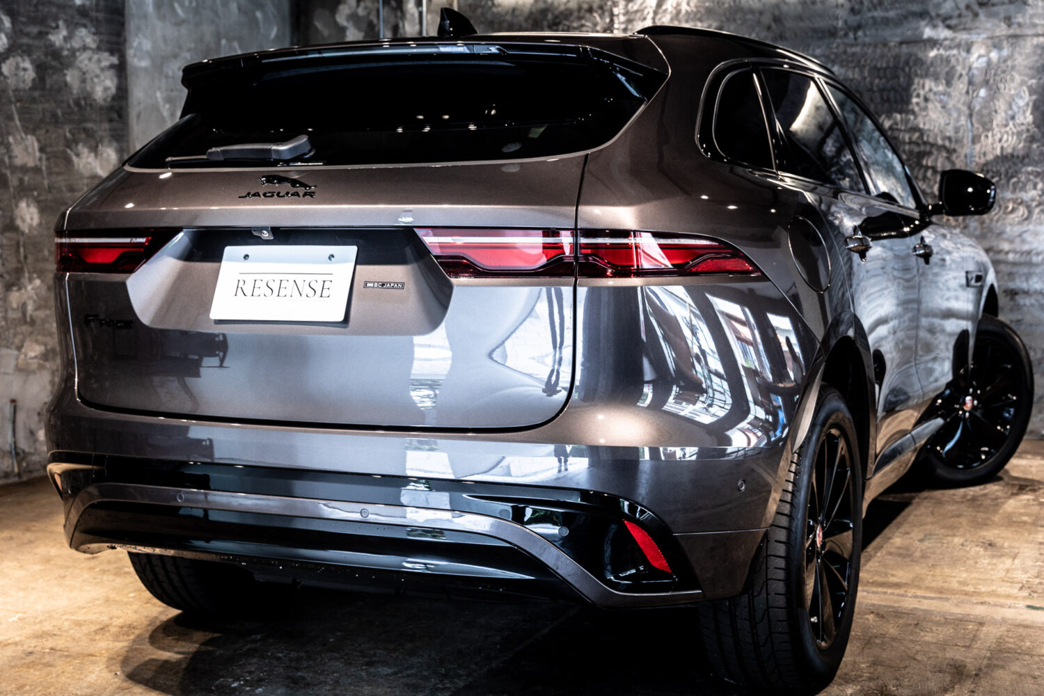 Fペイス Rダイナミック ブラック 2.0L D200 ディーゼル 4WD