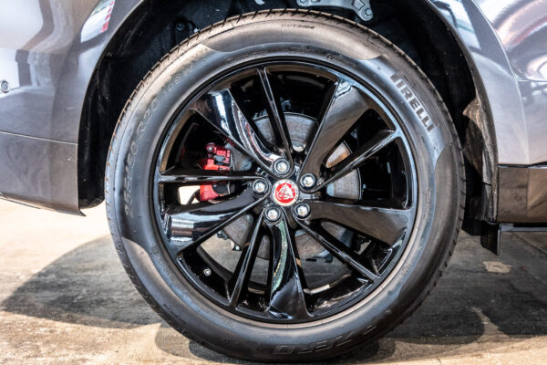 Fペイス Rダイナミック ブラック 2.0L D200 ディーゼル 4WD