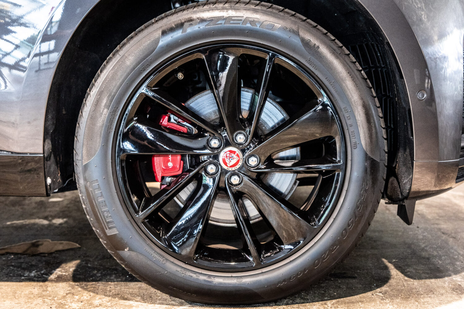 Fペイス Rダイナミック ブラック 2.0L D200 ディーゼル 4WD