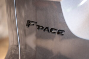 Fペイス Rダイナミック ブラック 2.0L D200 ディーゼル 4WD