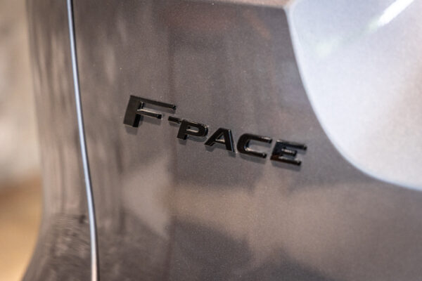 Fペイス Rダイナミック ブラック 2.0L D200 ディーゼル 4WD