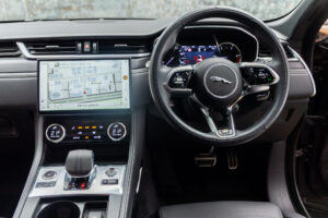Fペイス Rダイナミック ブラック 2.0L D200 ディーゼル 4WD