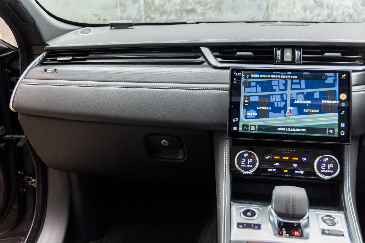 Fペイス Rダイナミック ブラック 2.0L D200 ディーゼル 4WD