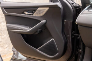 Fペイス Rダイナミック ブラック 2.0L D200 ディーゼル 4WD