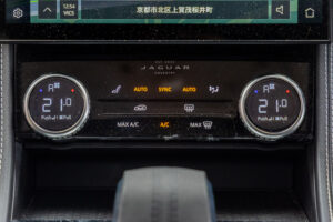 Fペイス Rダイナミック ブラック 2.0L D200 ディーゼル 4WD