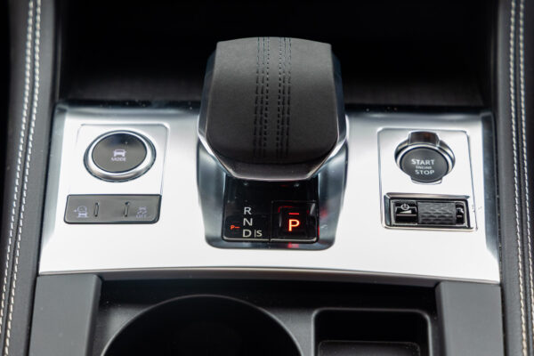 Fペイス Rダイナミック ブラック 2.0L D200 ディーゼル 4WD