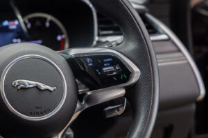 Fペイス Rダイナミック ブラック 2.0L D200 ディーゼル 4WD