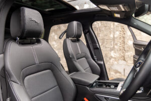 Fペイス Rダイナミック ブラック 2.0L D200 ディーゼル 4WD