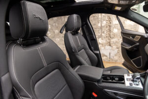 Fペイス Rダイナミック ブラック 2.0L D200 ディーゼル 4WD