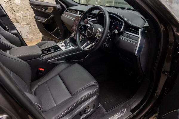 Fペイス Rダイナミック ブラック 2.0L D200 ディーゼル 4WD