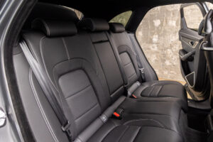 Fペイス Rダイナミック ブラック 2.0L D200 ディーゼル 4WD