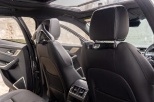 Fペイス Rダイナミック ブラック 2.0L D200 ディーゼル 4WD