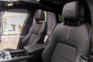 Fペイス Rダイナミック ブラック 2.0L D200 ディーゼル 4WD