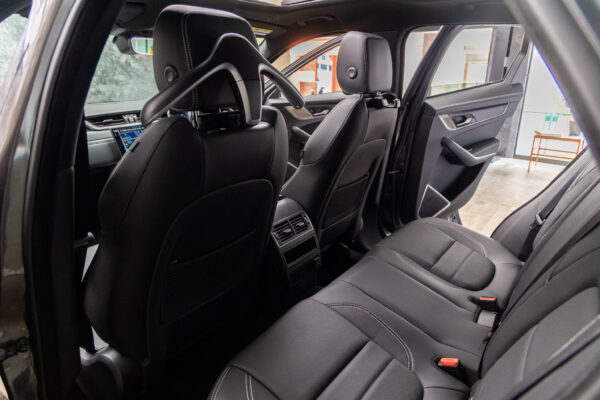 Fペイス Rダイナミック ブラック 2.0L D200 ディーゼル 4WD