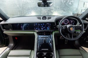 パナメーラ 4 4WD