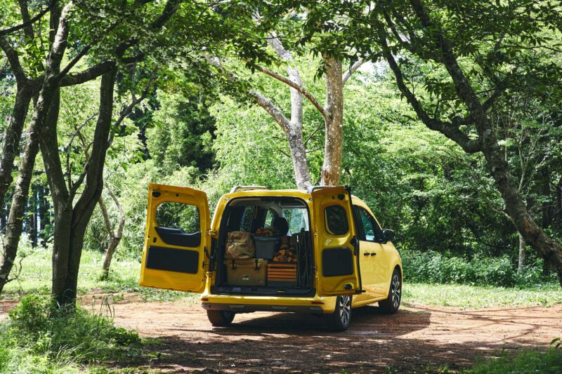 新しいエンブレムを纏う　ルノー・カングー　全モデル同色バンパーの単一グレードへ