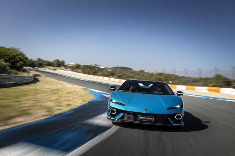 V8は1万rpmまで到達　ランボルギーニ・テメラリオ　圧巻のパフォーマンスを披露