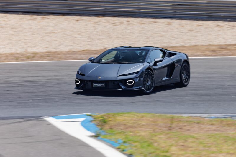 V8は1万rpmまで到達　ランボルギーニ・テメラリオ　圧巻のパフォーマンスを披露