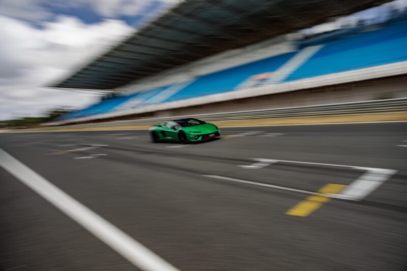 V8は1万rpmまで到達　ランボルギーニ・テメラリオ　圧巻のパフォーマンスを披露