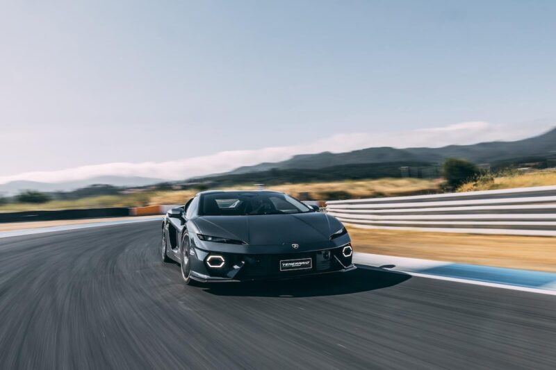 V8は1万rpmまで到達　ランボルギーニ・テメラリオ　圧巻のパフォーマンスを披露