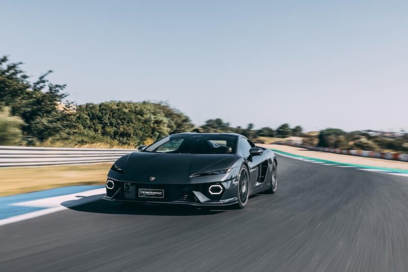 V8は1万rpmまで到達　ランボルギーニ・テメラリオ　圧巻のパフォーマンスを披露