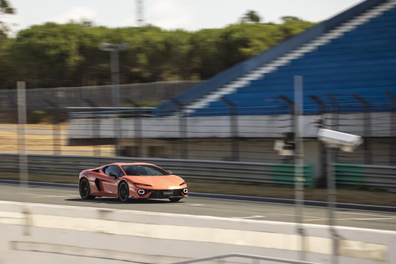 V8は1万rpmまで到達　ランボルギーニ・テメラリオ　圧巻のパフォーマンスを披露