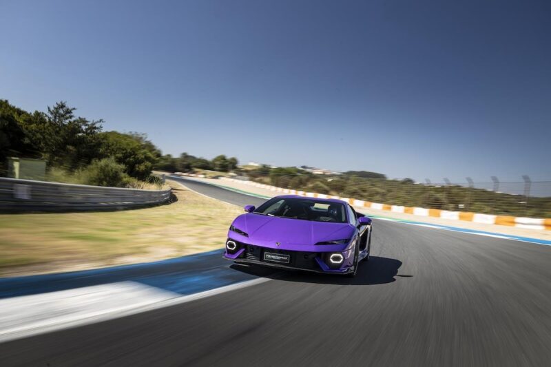 V8は1万rpmまで到達　ランボルギーニ・テメラリオ　圧巻のパフォーマンスを披露