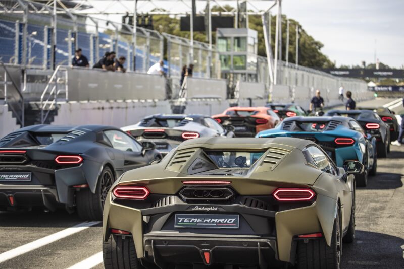 V8は1万rpmまで到達　ランボルギーニ・テメラリオ　圧巻のパフォーマンスを披露
