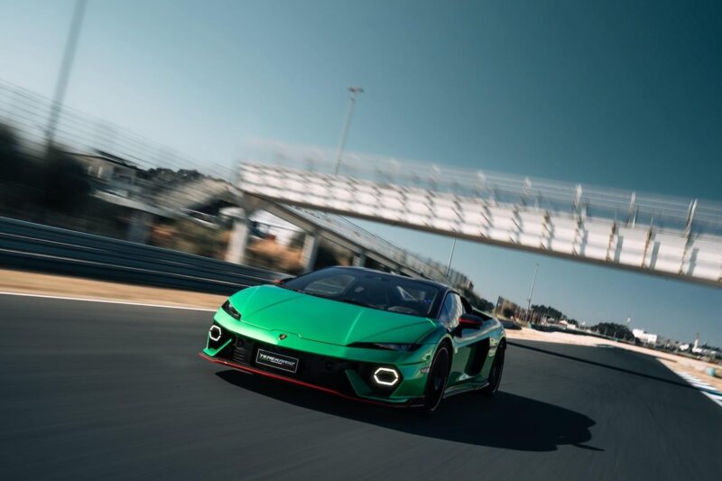 V8は1万rpmまで到達　ランボルギーニ・テメラリオ　圧巻のパフォーマンスを披露