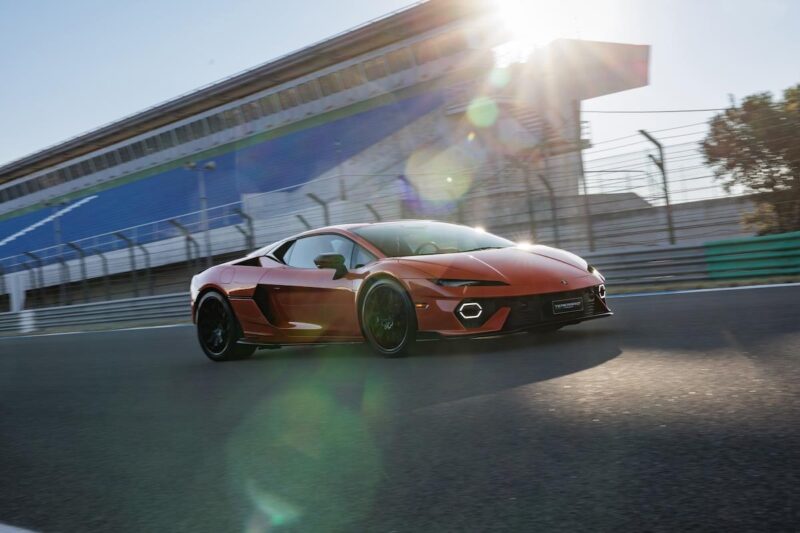 V8は1万rpmまで到達　ランボルギーニ・テメラリオ　圧巻のパフォーマンスを披露