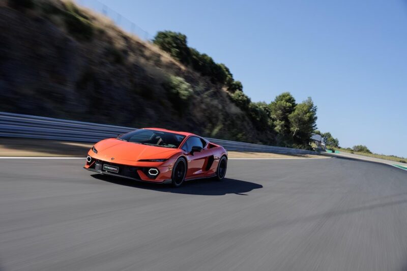 V8は1万rpmまで到達　ランボルギーニ・テメラリオ　圧巻のパフォーマンスを披露