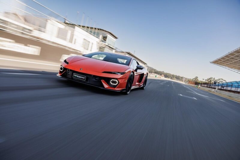 V8は1万rpmまで到達　ランボルギーニ・テメラリオ　圧巻のパフォーマンスを披露