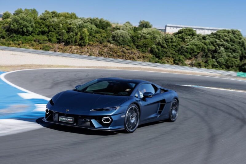 V8は1万rpmまで到達　ランボルギーニ・テメラリオ　圧巻のパフォーマンスを披露